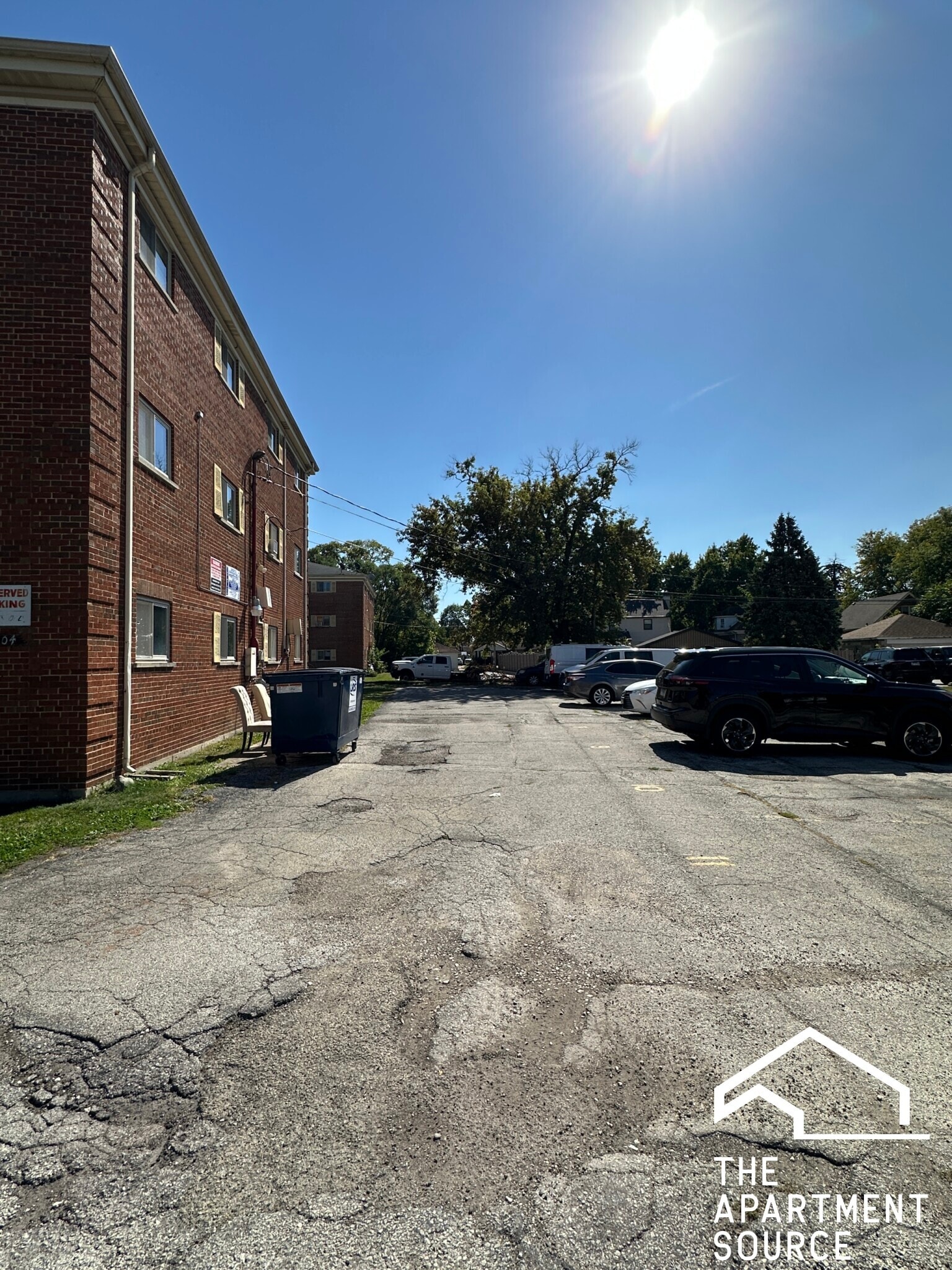 Building Photo - 1004 S River Rd