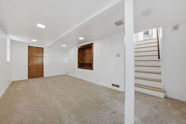 Building Photo - 3 Bed/2.5 Bath Multilevel Home with Amazing Views!