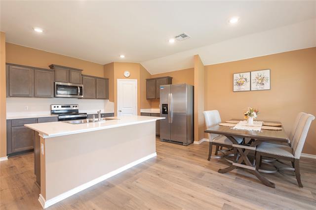 Building Photo - 300 Tadpole Ln