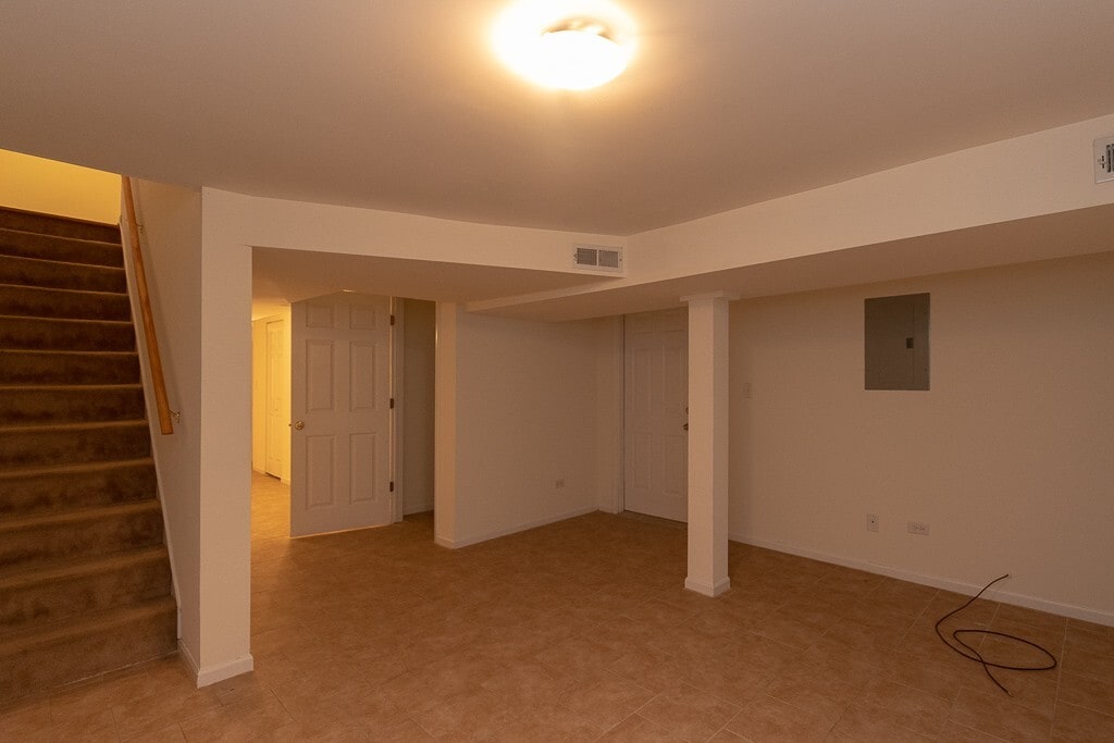 Building Photo - 1260 N Greenview Ave