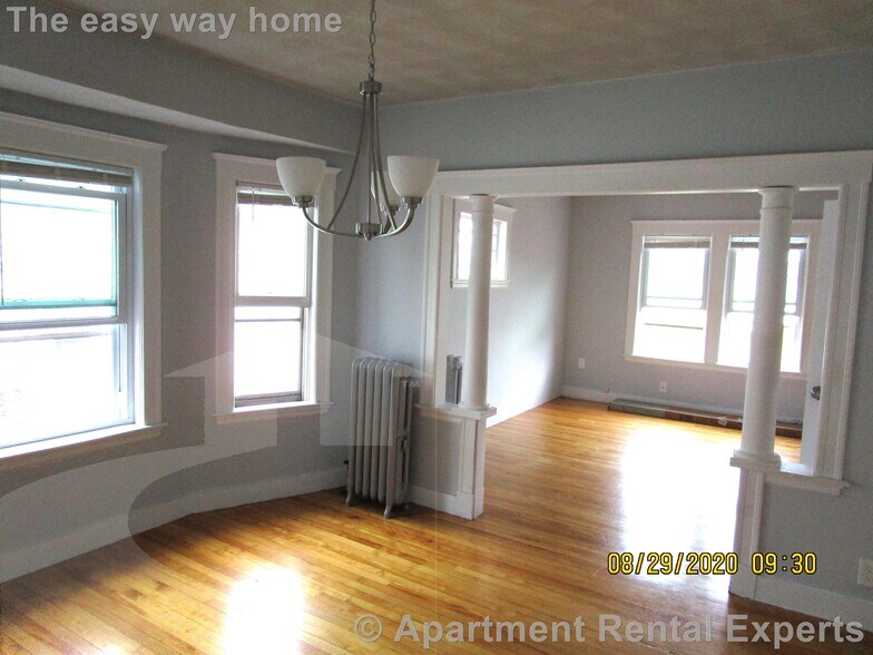 Primary Photo - 17 Hinsdale St