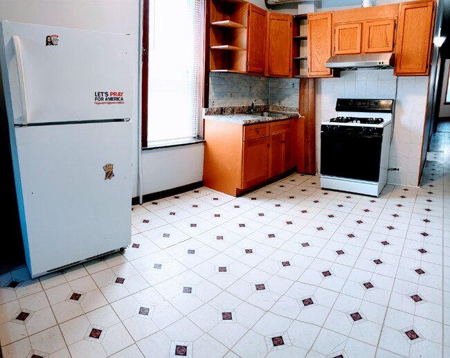 Building Photo - 3325 S Emerald Ave