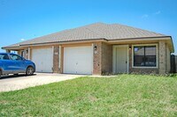 Building Photo - PRICE IMPROVEMENT NOW ONLY $1295!!!!!!