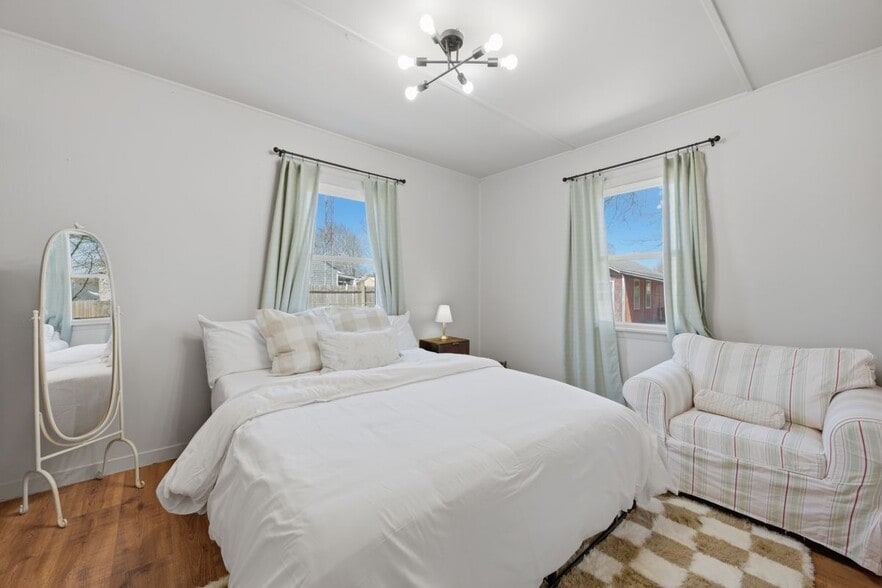 Building Photo - 106 Midway Oval