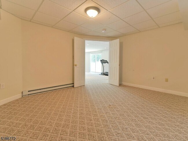 Building Photo - 89 Hill Hollow Rd