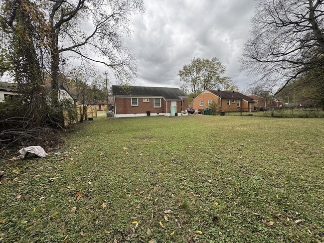 Building Photo - 1319 N 6th St