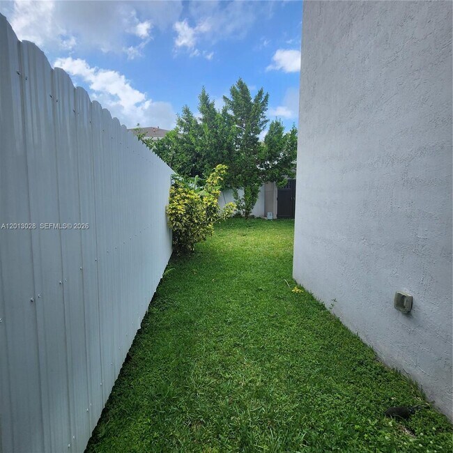 Building Photo - 13245 SW 271st Ter