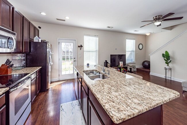 Building Photo - 3 Bedroom, 2.5 Bathroom Home in Eagle Run - Ladson