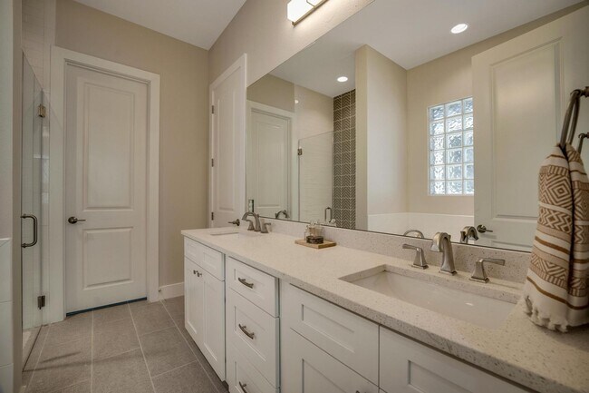 Building Photo - 4-BEDROOM LUXURY NEW CONSTRUCTION