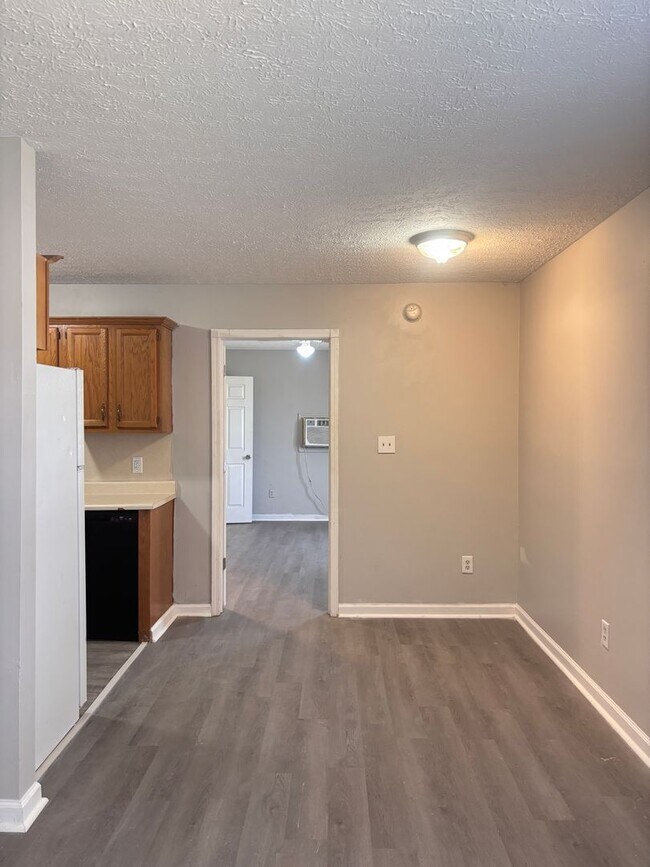 Building Photo - River Valley Apartments