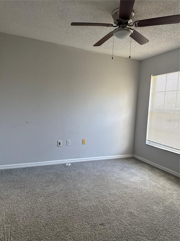 Building Photo - 1560 Bavon Dr