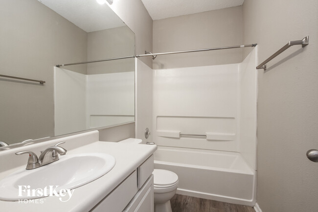 Building Photo - 8119 Corktree Dr
