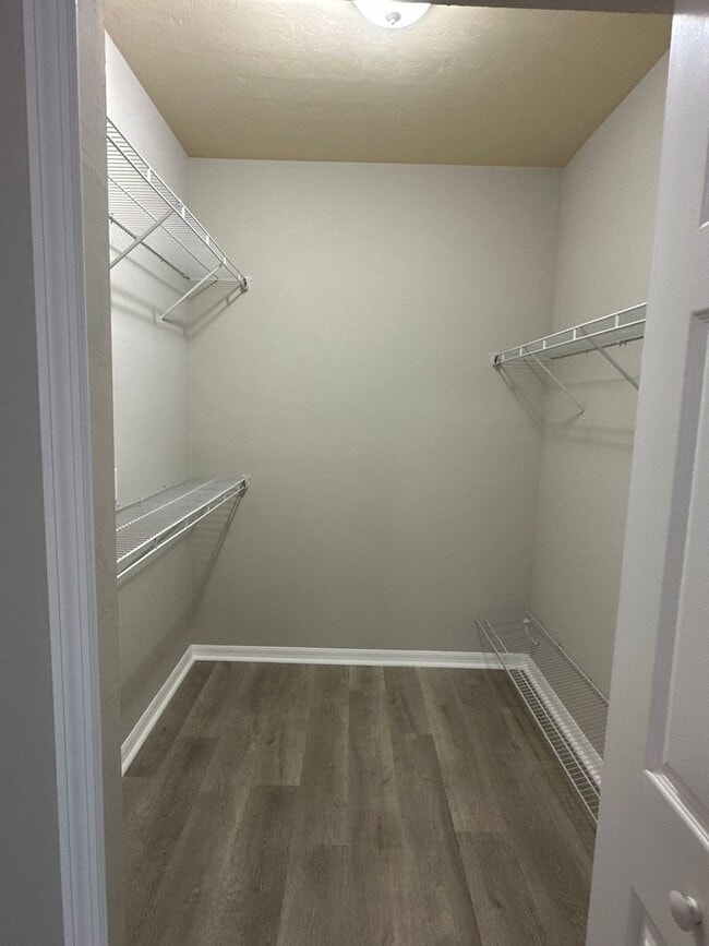 Building Photo - Sublease!   Lovely End Unit in Villas of West End LOOK!