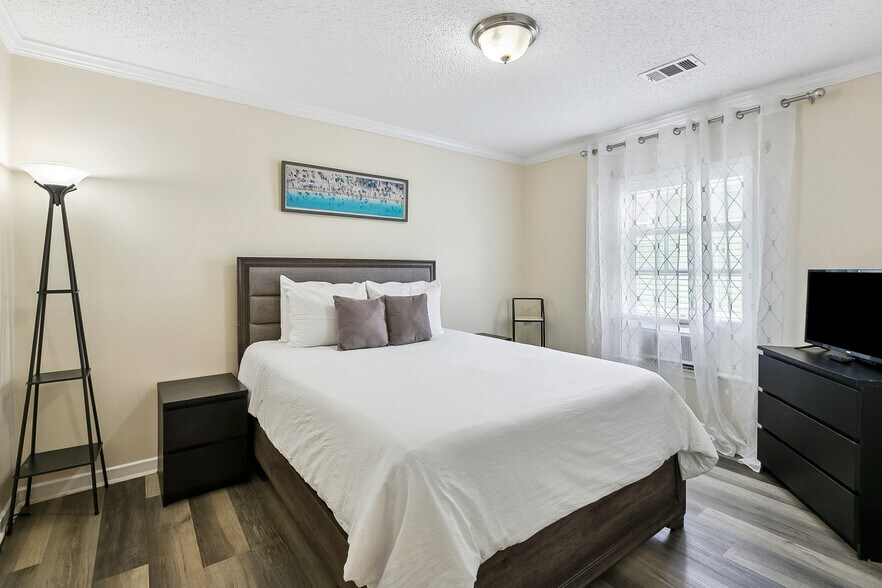 Building Photo - 4416 Dreux Ave