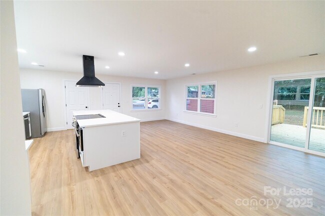 Building Photo - 3501 Eastway Dr