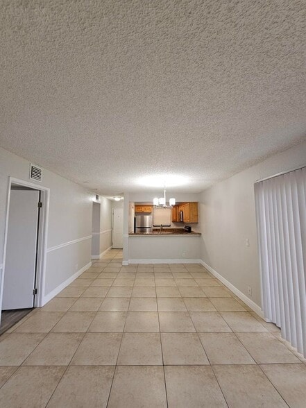 Building Photo - 1453 Lake Crystal Dr