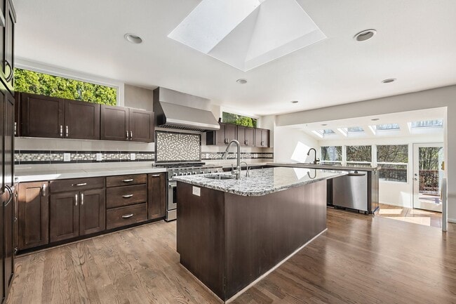 Building Photo - 4-Bedroom Luxury Home for Rent by Portland Golf Club