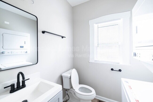 Building Photo - 3850 N Capitol Ave