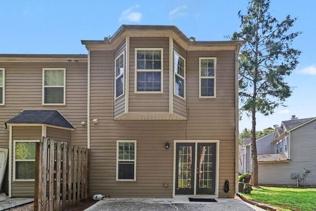 Building Photo - Exceptional 2BR/2.5BA End Unit Townhome in College Park!