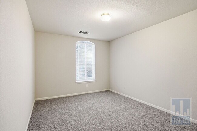 Building Photo - 1110 Water Birch