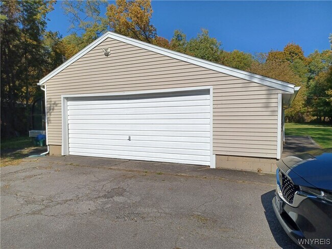 Building Photo - 31 Bastian Rd