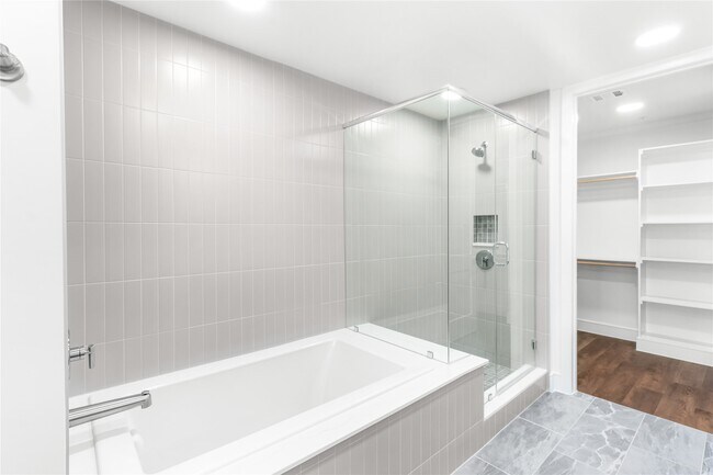 Building Photo - 2311 Westheimer Rd