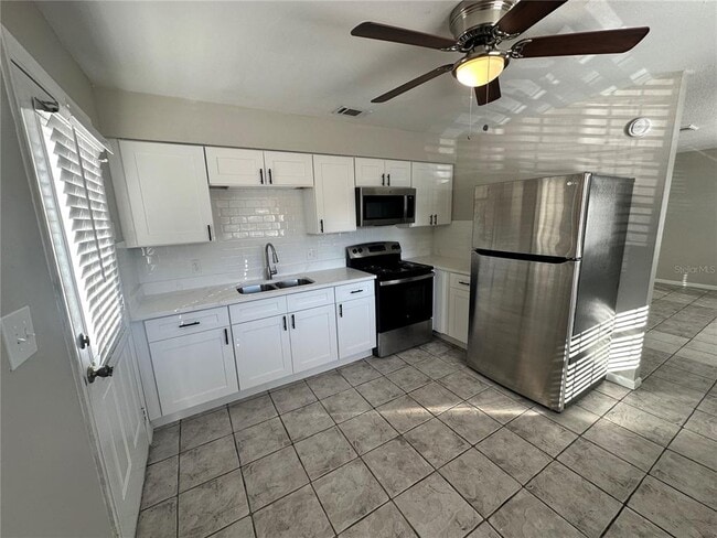 Building Photo - 845 Castle Way