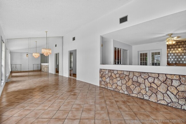 Building Photo - 1102 Westchester Dr E