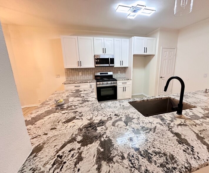 Kitchen - 13215 Regency