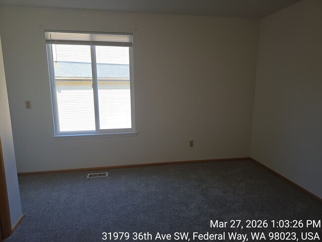 Building Photo - Twin Lakes life on a golf course - 4 bedroom 2.5 bathroom with 2 car garage - Move in now!