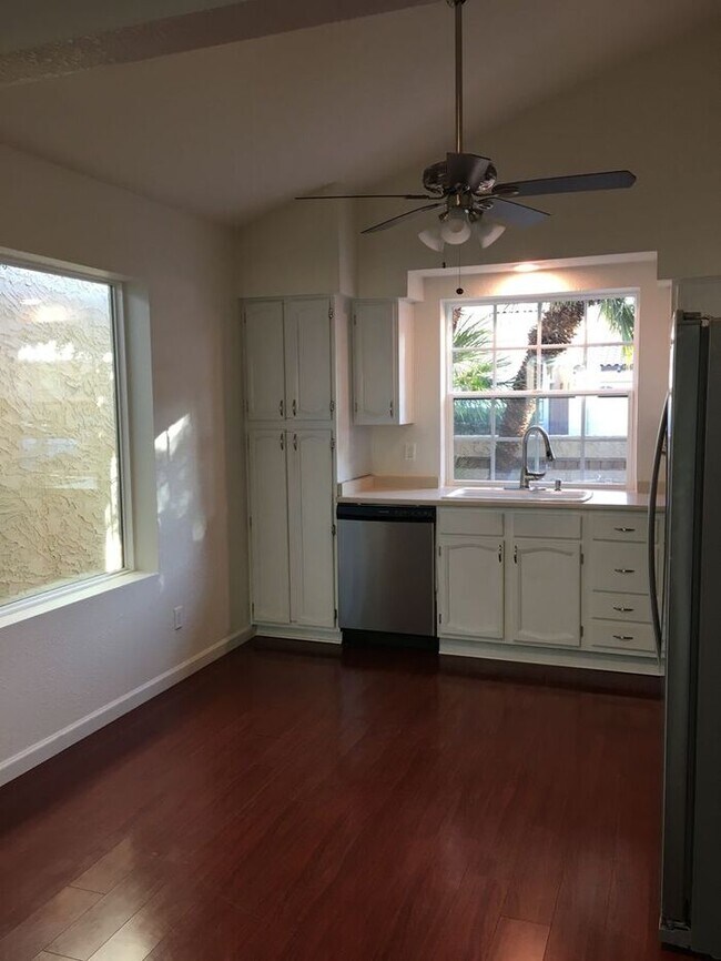 Building Photo - COMING SOON! Adorable 2 Bed 2 Bath Condo i...