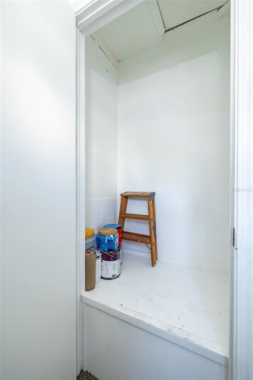 Building Photo - 6950 Avenue Des Palais