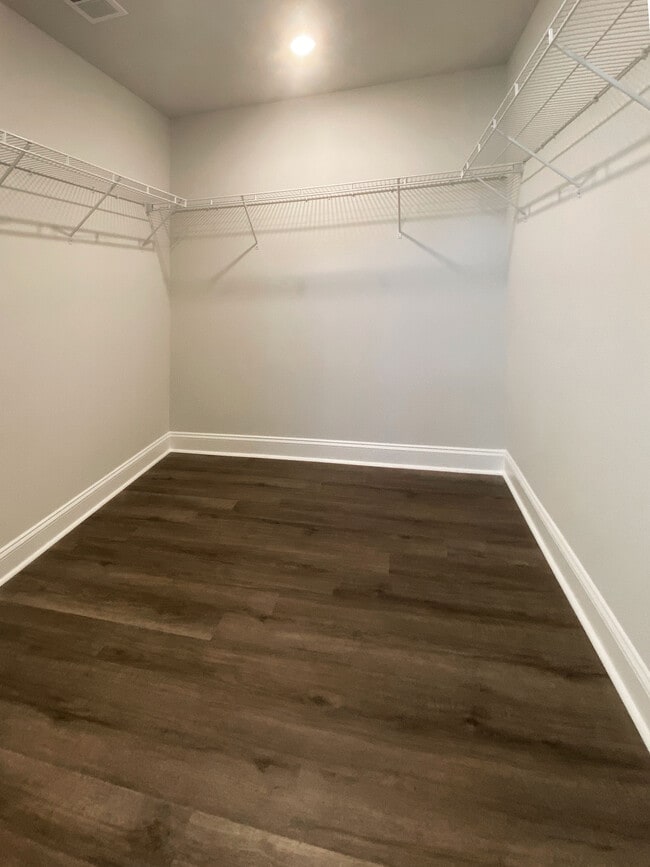 Building Photo - 7047 Shooting Star Way