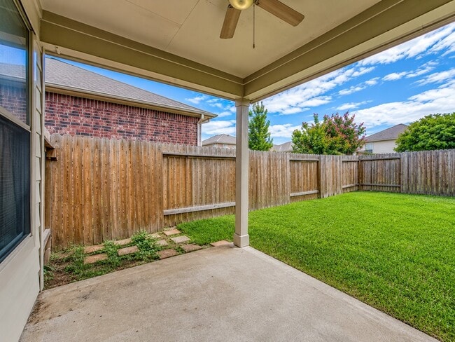 Building Photo - 5822 Camelia Evergreen Ln