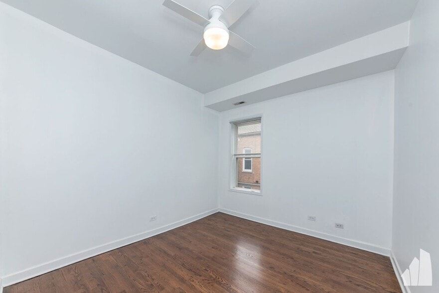 Building Photo - 1426 N Greenview Ave