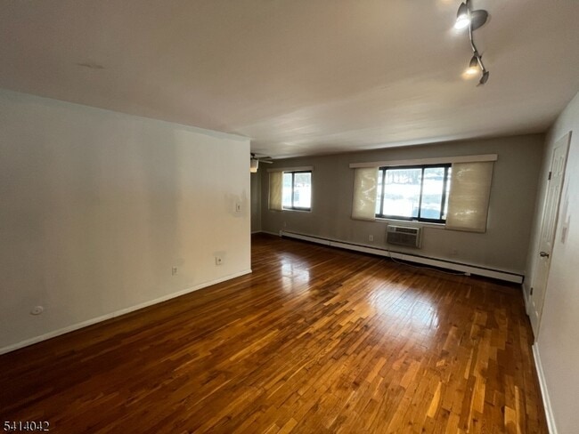 Building Photo - 401 Highway22B40U6