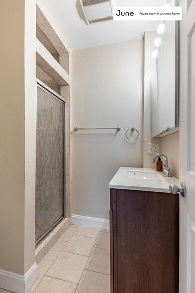 Building Photo - Room in Shared 3 bed/1 bath home