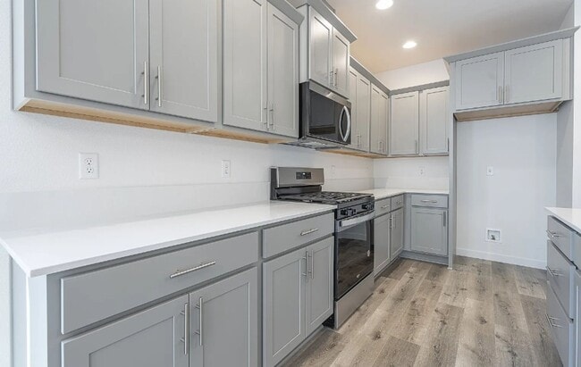 Building Photo - 718 Tigerlily St