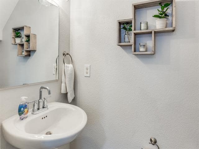 Building Photo - 1547 Cozy Dr