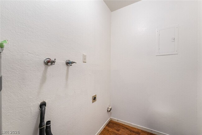 Building Photo - 1611 E Harmon Ave