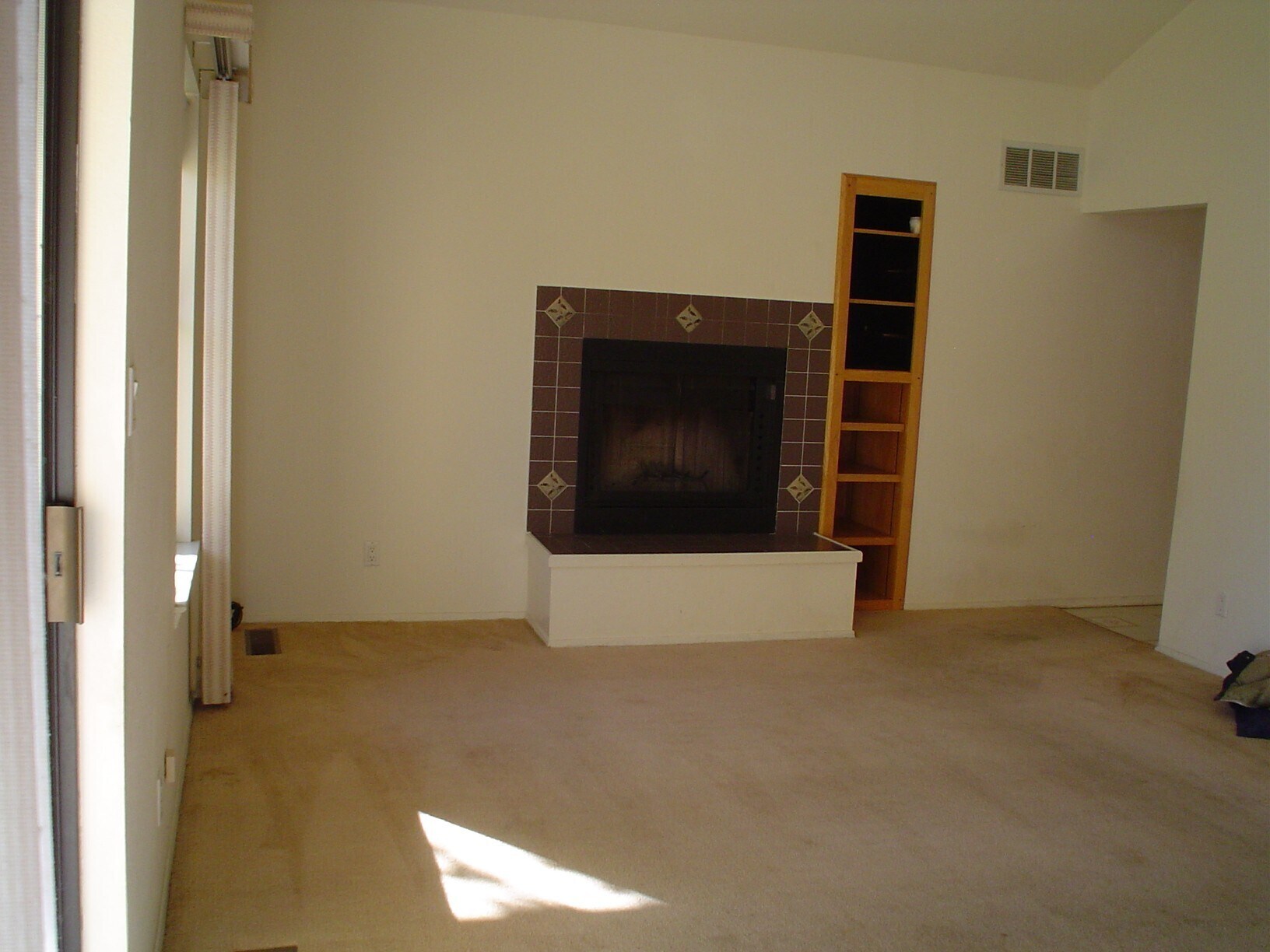 Livingroom - 8512 Liberty Dr NE