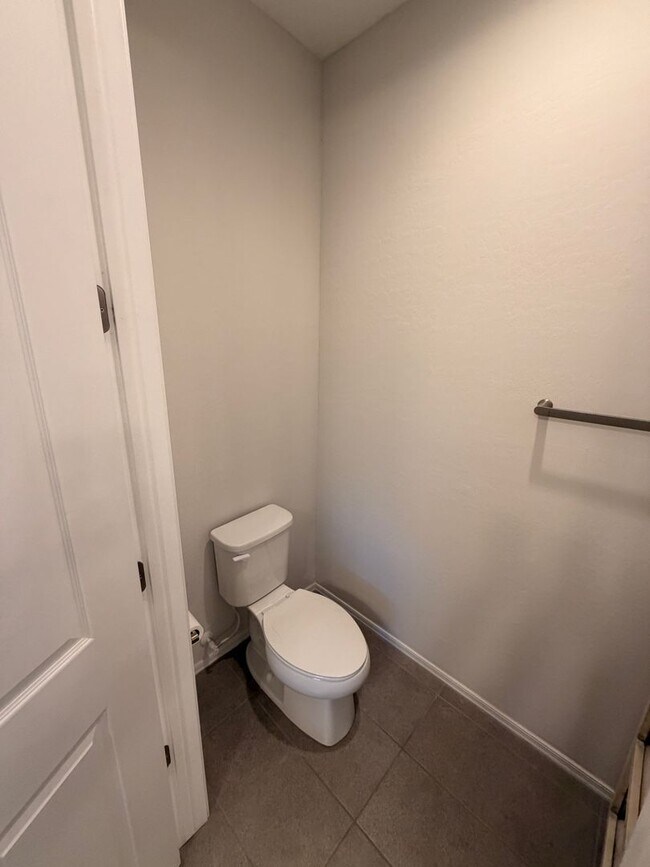 Building Photo - 2 Bed 2 Bath + Den Long-Term Rental in Anthem at Merrill Ranch!
