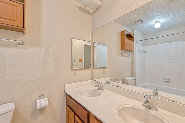 Building Photo - 442 Redway Ln
