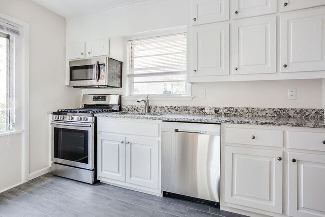 Building Photo - Druid Hills Hidden Gem! 4Bed-3 Bath, Hardwood Floors, Available NOW!