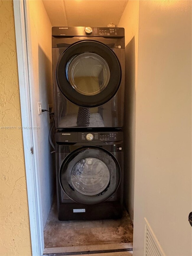 Building Photo - 105 Meadows Cir