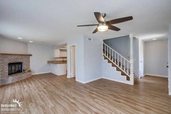 Building Photo - Spacious 2Bd 2.5Ba Two-Story Condo in Alli...