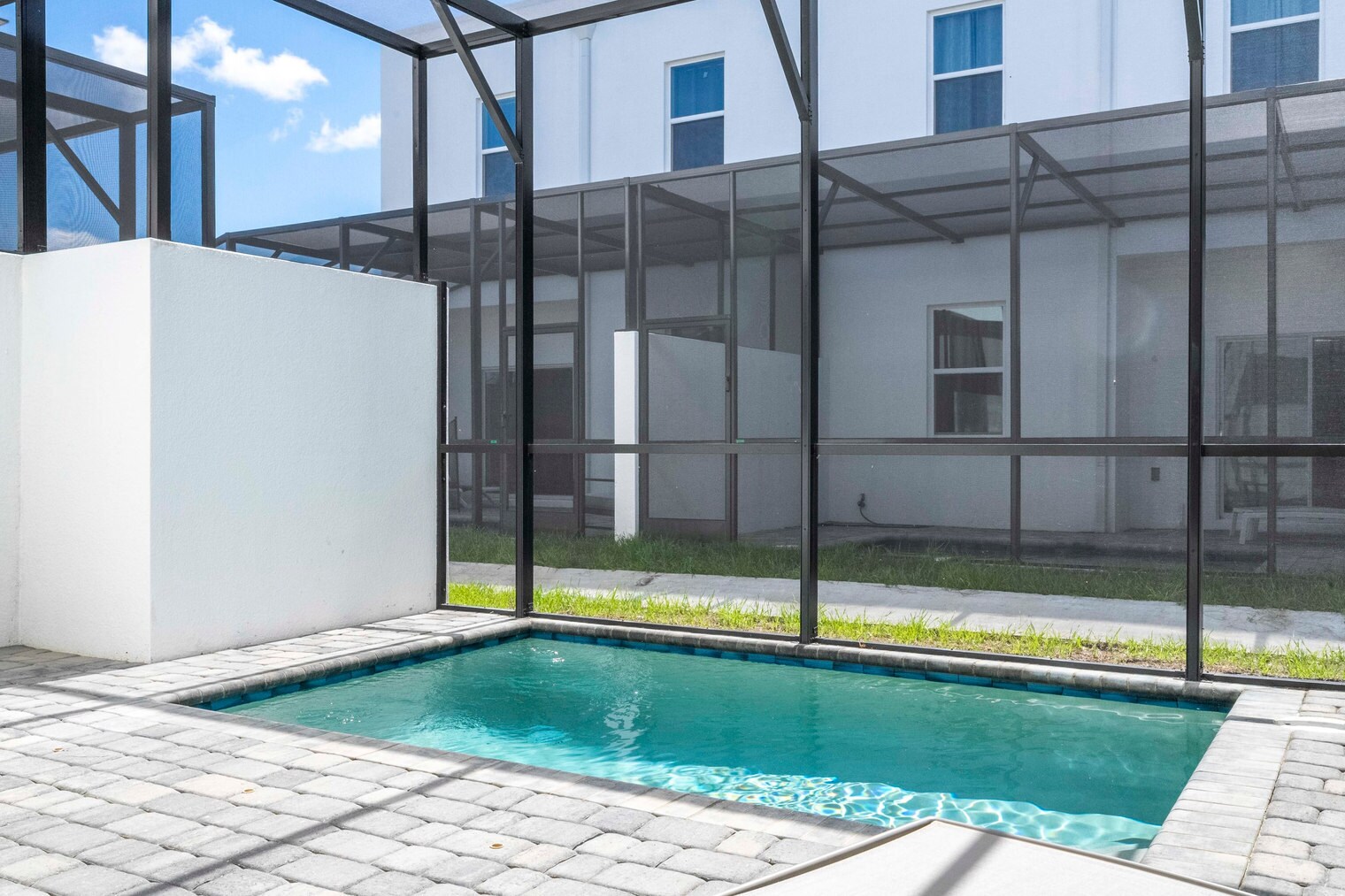 Building Photo - 513 Famagusta Dr