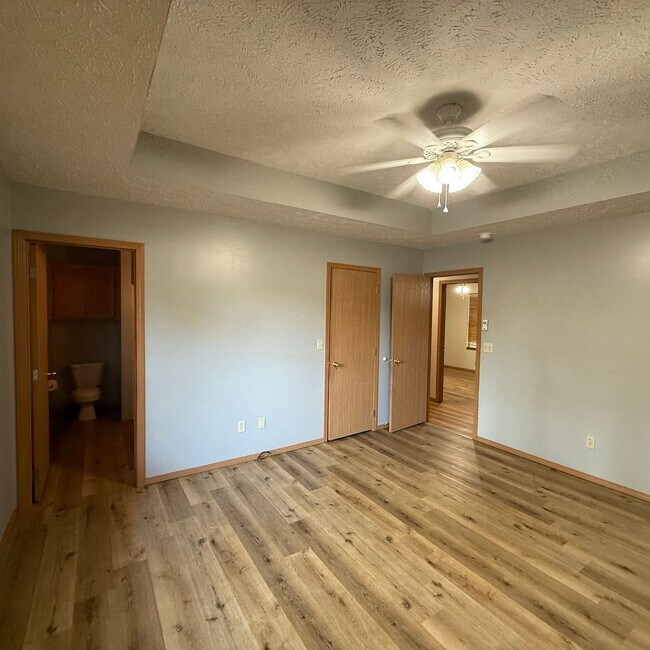 Building Photo - Beautiful 3 bedroom 2 Bathroom home in Wil...