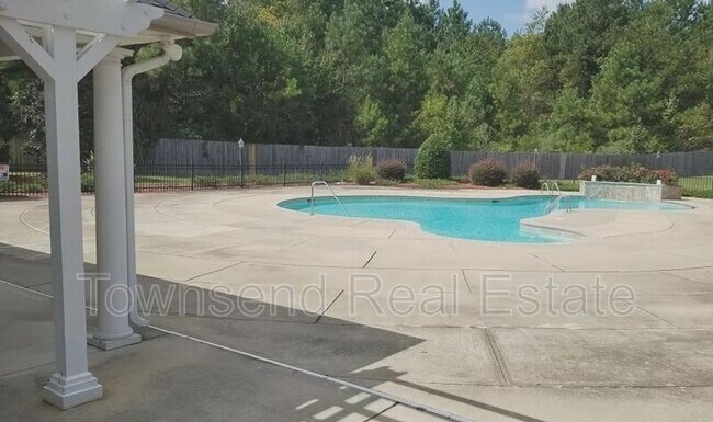 Building Photo - 621 Marshtree Ln