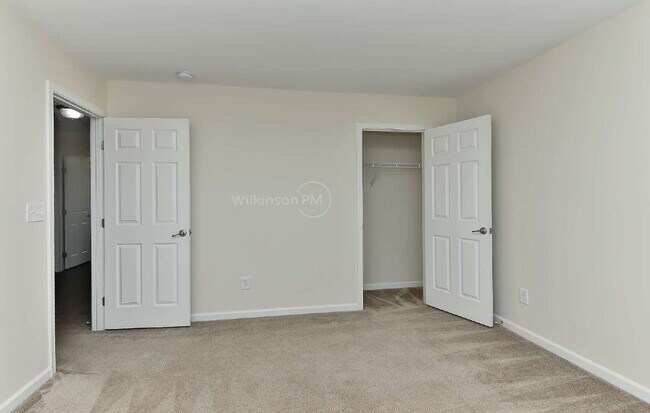Building Photo - Beautiful 3,409 sqft 5-bedroom 3-bath Exec...